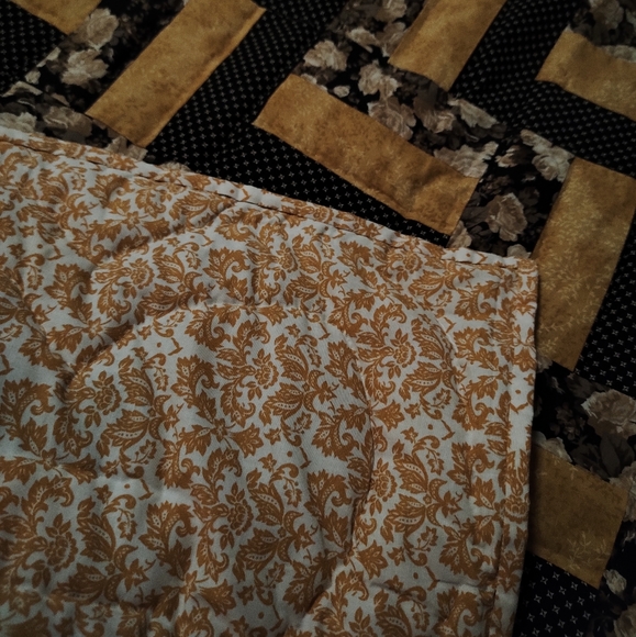 Hand quilted rail fence Quilt - Picture 3 of 3